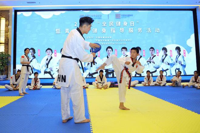 奥运冠军点亮青春梦想，科技服务赋能全民健身——2022年“全民健身日”青少年健身指导活动侧记